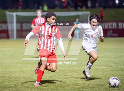 Thumbnail 3 in Regis Jesuit vs Denver East (CHSAA 5A Semifinals) photogallery.
