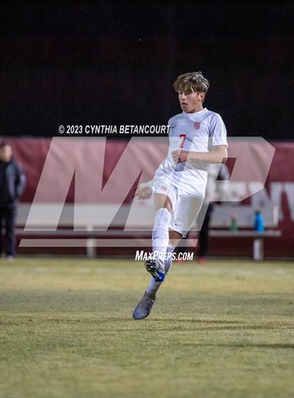 Thumbnail 2 in Regis Jesuit vs Denver East (CHSAA 5A Semifinals) photogallery.