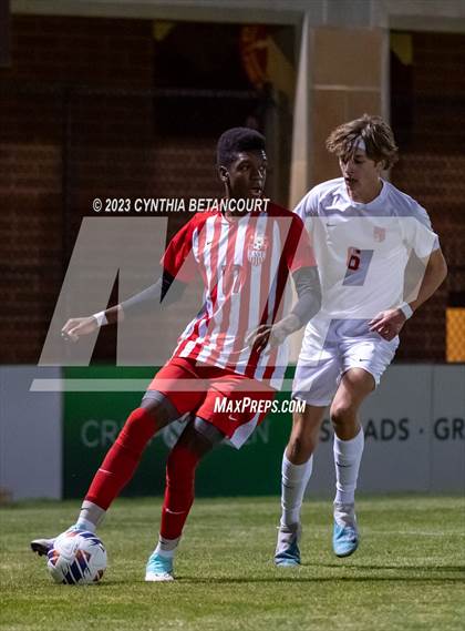 Thumbnail 3 in Regis Jesuit vs Denver East (CHSAA 5A Semifinals) photogallery.