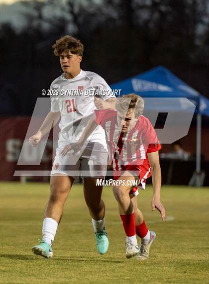 Thumbnail 2 in Regis Jesuit vs Denver East (CHSAA 5A Semifinals) photogallery.
