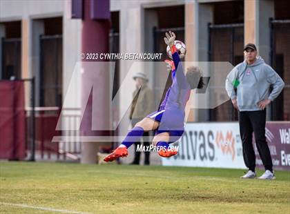 Thumbnail 2 in Regis Jesuit vs Denver East (CHSAA 5A Semifinals) photogallery.