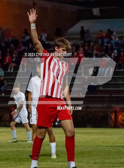 Thumbnail 3 in Regis Jesuit vs Denver East (CHSAA 5A Semifinals) photogallery.