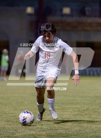 Thumbnail 2 in Regis Jesuit vs Denver East (CHSAA 5A Semifinals) photogallery.