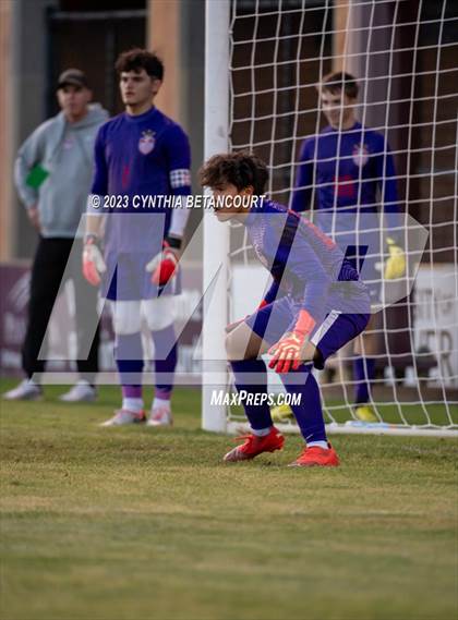 Thumbnail 3 in Regis Jesuit vs Denver East (CHSAA 5A Semifinals) photogallery.