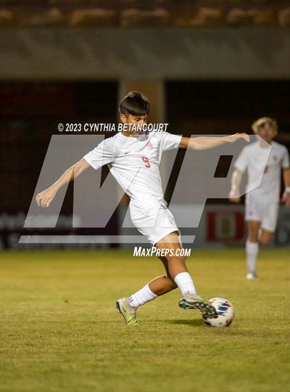 Thumbnail 2 in Regis Jesuit vs Denver East (CHSAA 5A Semifinals) photogallery.