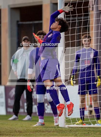 Thumbnail 1 in Regis Jesuit vs Denver East (CHSAA 5A Semifinals) photogallery.