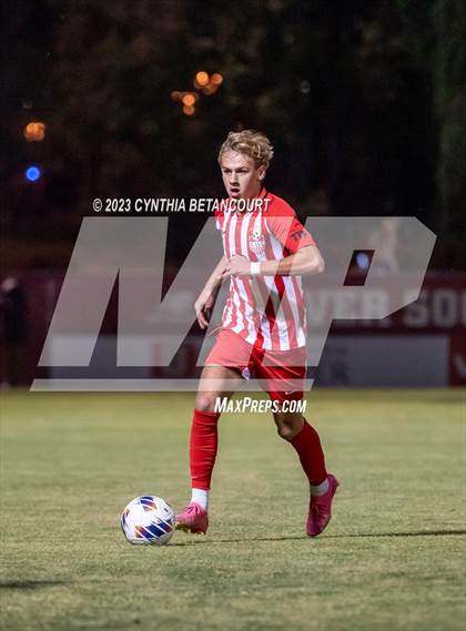 Thumbnail 2 in Regis Jesuit vs Denver East (CHSAA 5A Semifinals) photogallery.