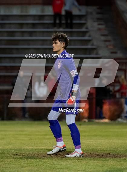 Thumbnail 1 in Regis Jesuit vs Denver East (CHSAA 5A Semifinals) photogallery.