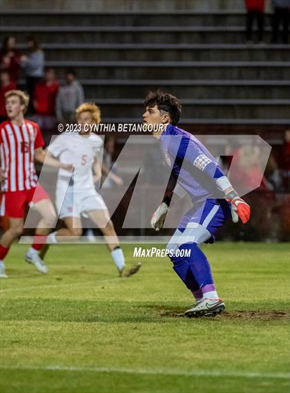 Thumbnail 3 in Regis Jesuit vs Denver East (CHSAA 5A Semifinals) photogallery.