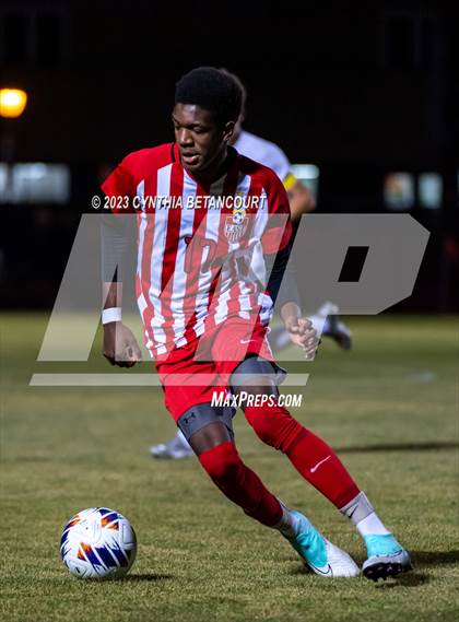 Thumbnail 1 in Regis Jesuit vs Denver East (CHSAA 5A Semifinals) photogallery.