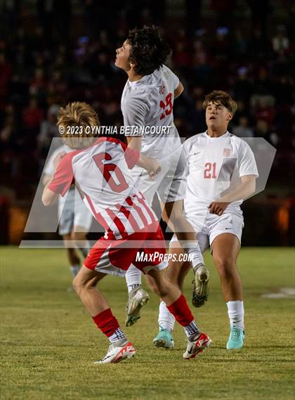Thumbnail 1 in Regis Jesuit vs Denver East (CHSAA 5A Semifinals) photogallery.