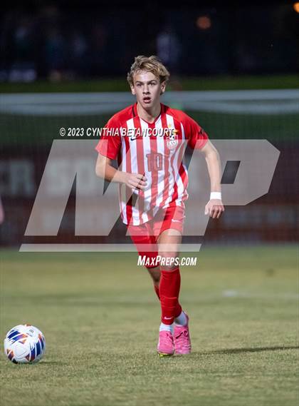 Thumbnail 3 in Regis Jesuit vs Denver East (CHSAA 5A Semifinals) photogallery.