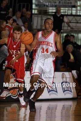 Thumbnail 1 in HS of Commerce vs Norwich Free Academy (Spalding Hoophall Classic) photogallery.