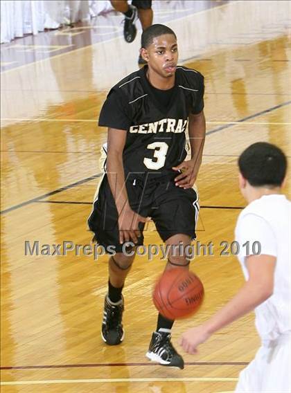 Thumbnail 3 in Commerce vs. Central (Hoophall Classic) photogallery.