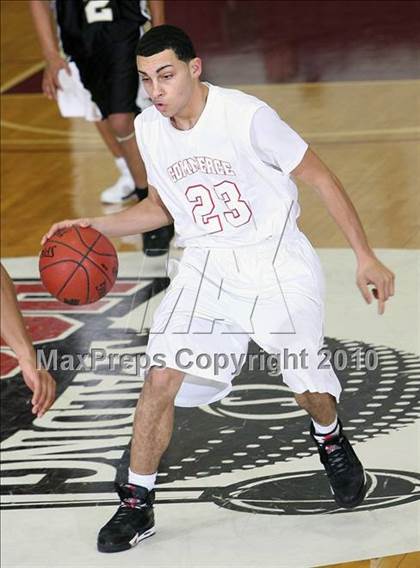 Thumbnail 1 in Commerce vs. Central (Hoophall Classic) photogallery.