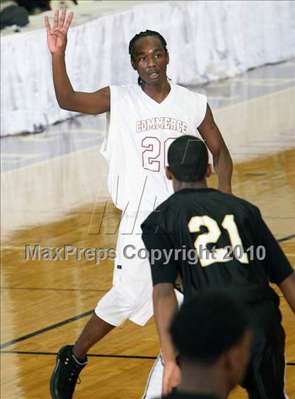 Thumbnail 2 in Commerce vs. Central (Hoophall Classic) photogallery.
