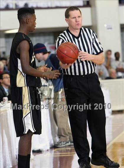 Thumbnail 2 in Commerce vs. Central (Hoophall Classic) photogallery.