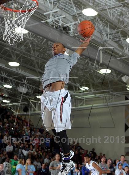 Thumbnail 3 in 2013 MaxPreps Holiday Classic Slam Dunk Contest photogallery.