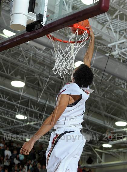 Thumbnail 2 in 2013 MaxPreps Holiday Classic Slam Dunk Contest photogallery.