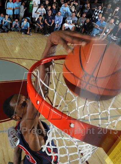 Thumbnail 1 in 2013 MaxPreps Holiday Classic Slam Dunk Contest photogallery.
