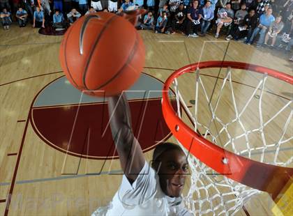 Thumbnail 1 in 2013 MaxPreps Holiday Classic Slam Dunk Contest photogallery.