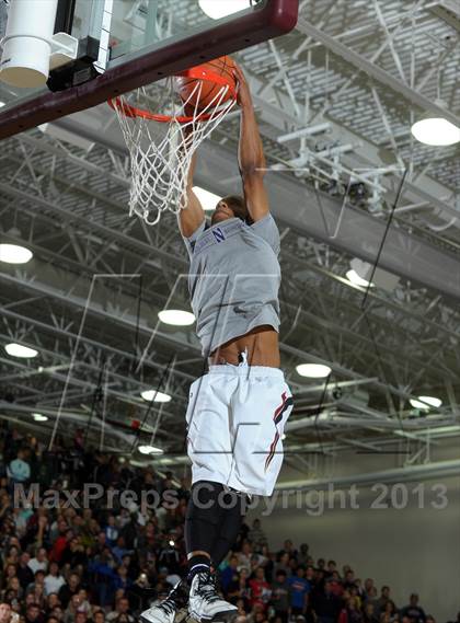 Thumbnail 3 in 2013 MaxPreps Holiday Classic Slam Dunk Contest photogallery.