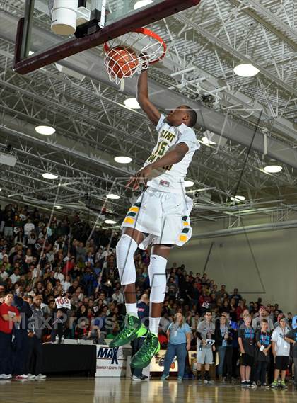 Thumbnail 3 in 2013 MaxPreps Holiday Classic Slam Dunk Contest photogallery.