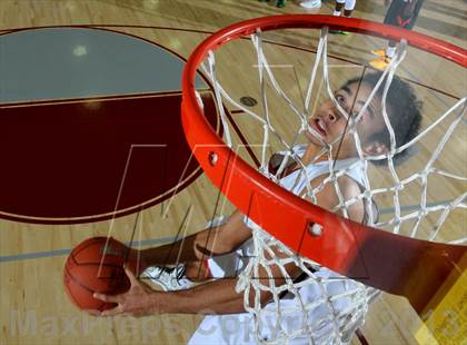 Thumbnail 3 in 2013 MaxPreps Holiday Classic Slam Dunk Contest photogallery.