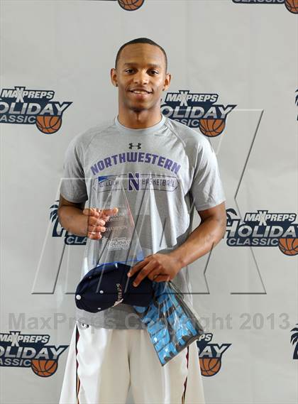 Thumbnail 1 in 2013 MaxPreps Holiday Classic Slam Dunk Contest photogallery.