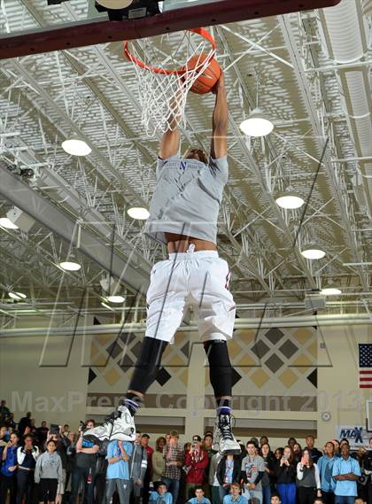 Thumbnail 1 in 2013 MaxPreps Holiday Classic Slam Dunk Contest photogallery.