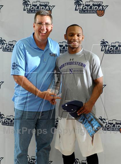 Thumbnail 3 in 2013 MaxPreps Holiday Classic Slam Dunk Contest photogallery.