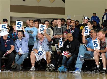 Thumbnail 1 in 2013 MaxPreps Holiday Classic Slam Dunk Contest photogallery.