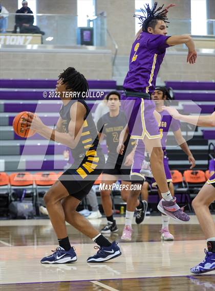 Thumbnail 2 in Durango vs. Oak Cliff Faith Family Academy (Utah Holiday Hoopfest) photogallery.