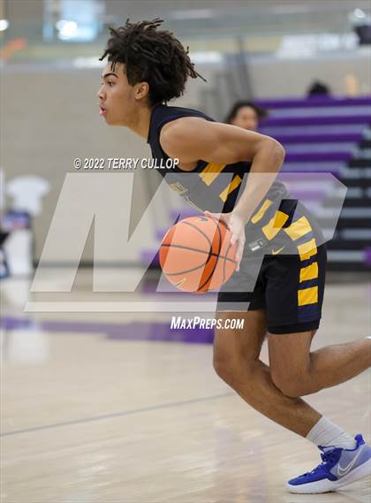 Thumbnail 2 in Durango vs. Oak Cliff Faith Family Academy (Utah Holiday Hoopfest) photogallery.