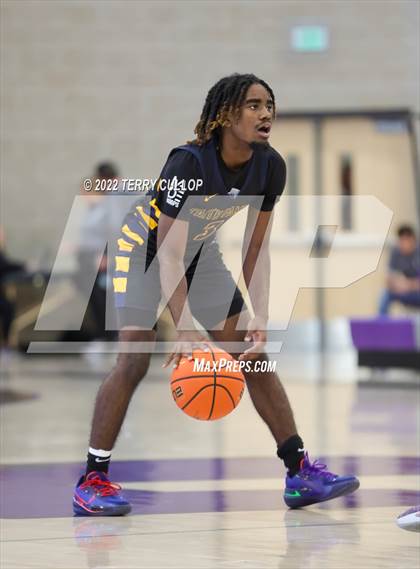 Thumbnail 3 in Durango vs. Oak Cliff Faith Family Academy (Utah Holiday Hoopfest) photogallery.