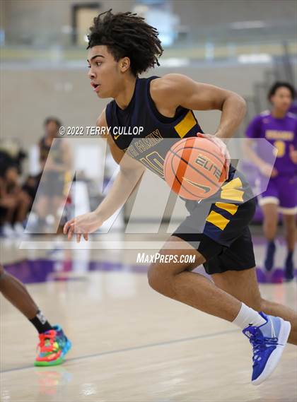 Thumbnail 3 in Durango vs. Oak Cliff Faith Family Academy (Utah Holiday Hoopfest) photogallery.