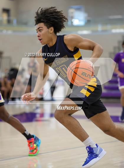 Thumbnail 1 in Durango vs. Oak Cliff Faith Family Academy (Utah Holiday Hoopfest) photogallery.