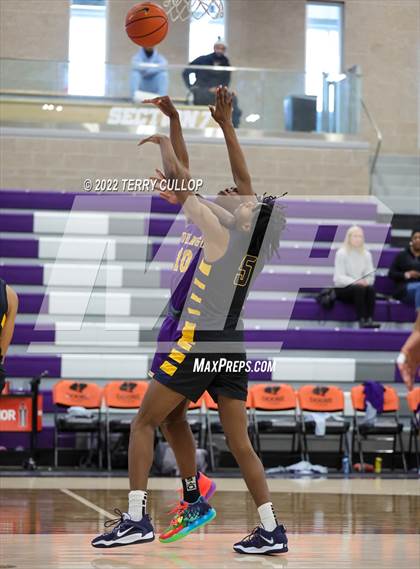 Thumbnail 2 in Durango vs. Oak Cliff Faith Family Academy (Utah Holiday Hoopfest) photogallery.