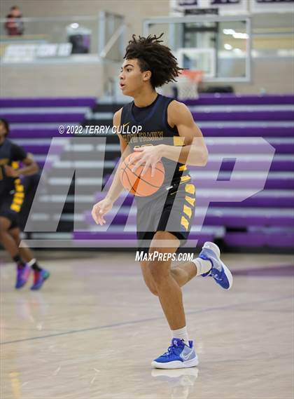 Thumbnail 1 in Durango vs. Oak Cliff Faith Family Academy (Utah Holiday Hoopfest) photogallery.