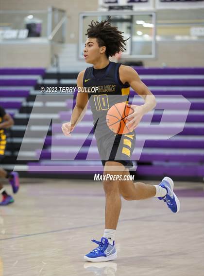 Thumbnail 3 in Durango vs. Oak Cliff Faith Family Academy (Utah Holiday Hoopfest) photogallery.