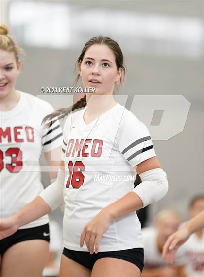 Thumbnail 1 in Lakeland vs. Romeo photogallery.