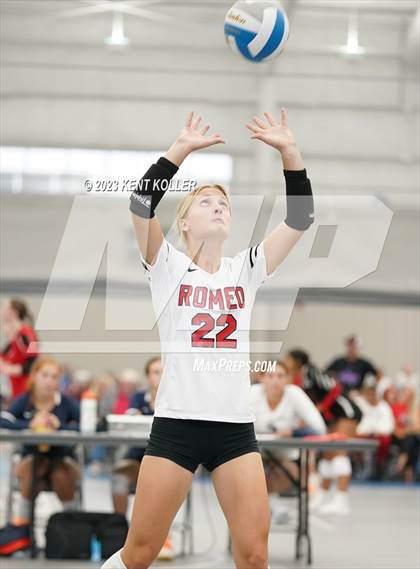Thumbnail 1 in Lakeland vs. Romeo photogallery.