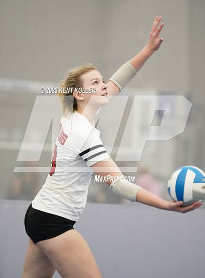 Thumbnail 3 in Lakeland vs. Romeo photogallery.