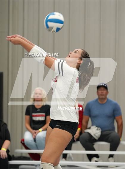 Thumbnail 2 in Lakeland vs. Romeo photogallery.