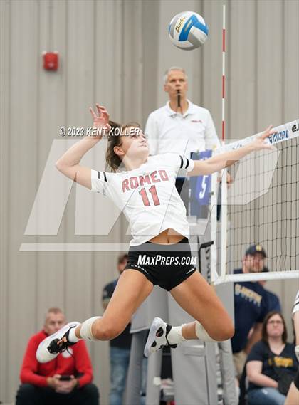 Thumbnail 1 in Lakeland vs. Romeo photogallery.