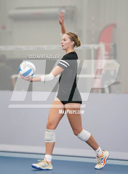 Thumbnail 1 in Lakeland vs. Romeo photogallery.