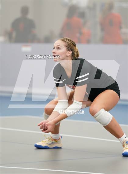 Thumbnail 1 in Lakeland vs. Romeo photogallery.