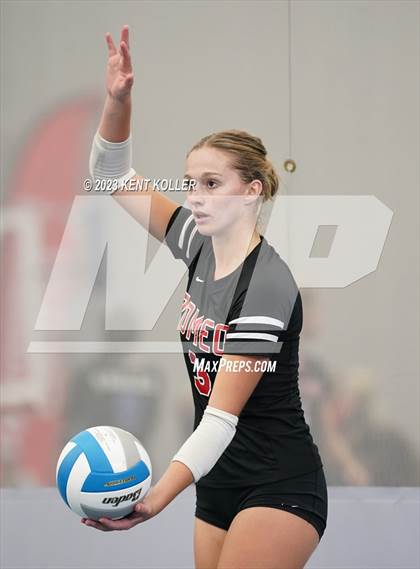 Thumbnail 1 in Lakeland vs. Romeo photogallery.
