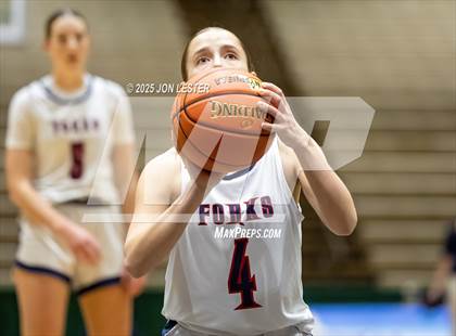 Thumbnail 2 in Hornell vs. Chenango Forks (NYSPHSAA Class B State Semi-Final) photogallery.