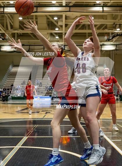Thumbnail 1 in Hornell vs. Chenango Forks (NYSPHSAA Class B State Semi-Final) photogallery.